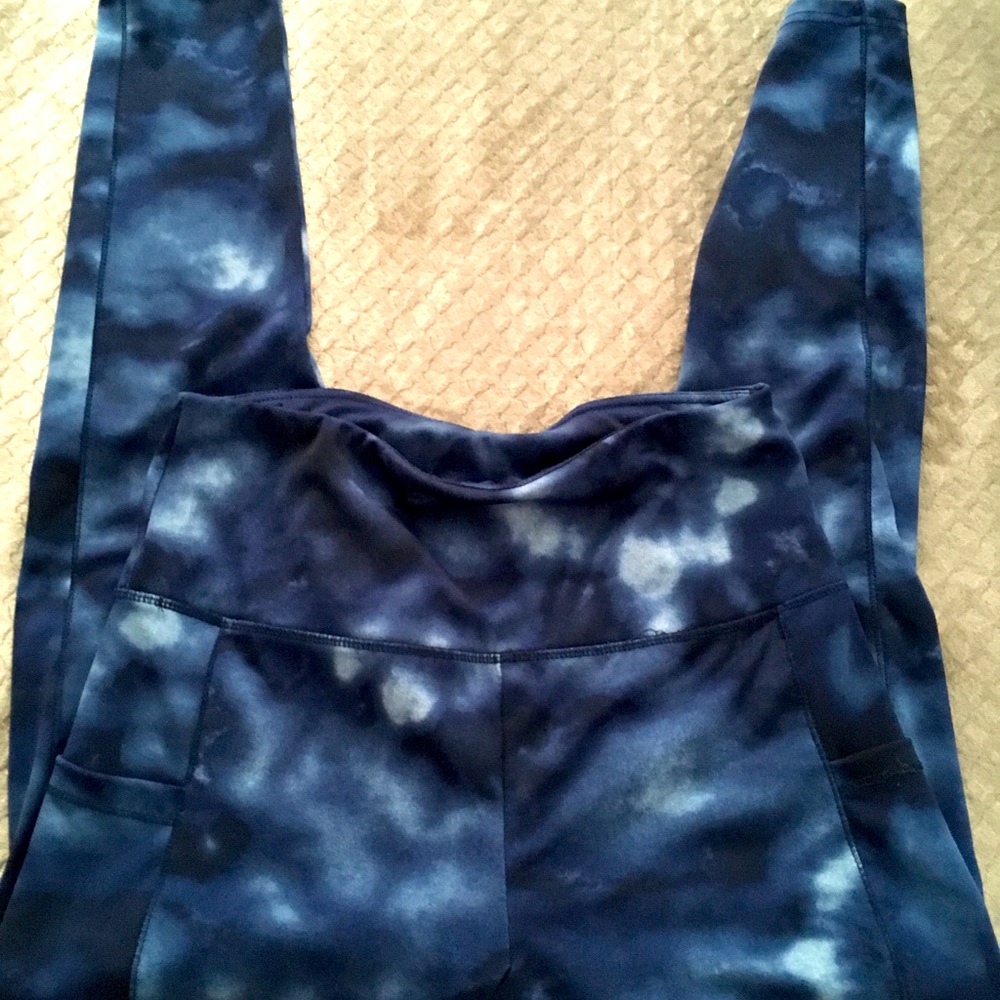 A pair or dark blue tie dye Sho Sho leggings size L with dual side pockets! - Picture 3 of 5